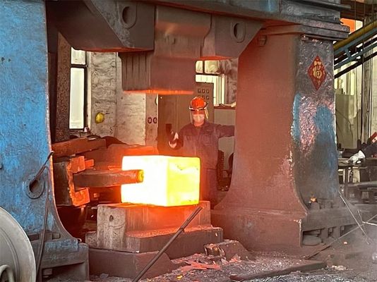 ISO Forged Shaft Heavy Duty 18CrNiMo7-6 Free Forging Open Die Forged Rotor Shaft