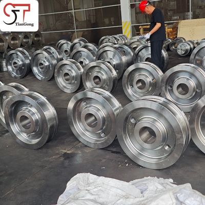Tratamiento térmico forjado libre 0.1T centro de la rueda de la grúa para la industria de trabajo pesado